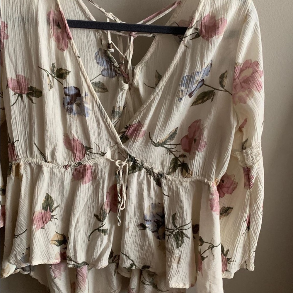 Cute flowy shirt xs/s